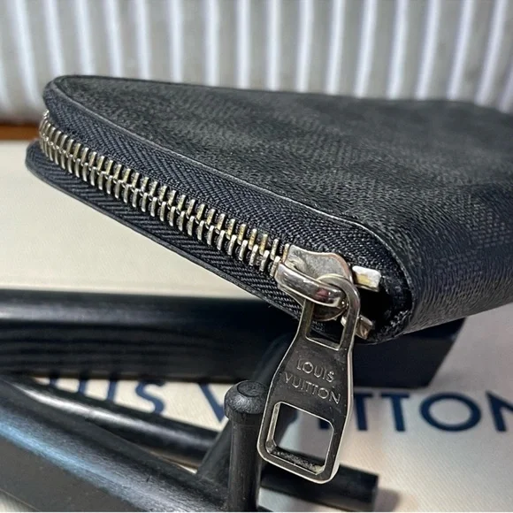 Louis Vuitton Damier Graphite Vertical Zippy Wallet - Picture 5 of 16